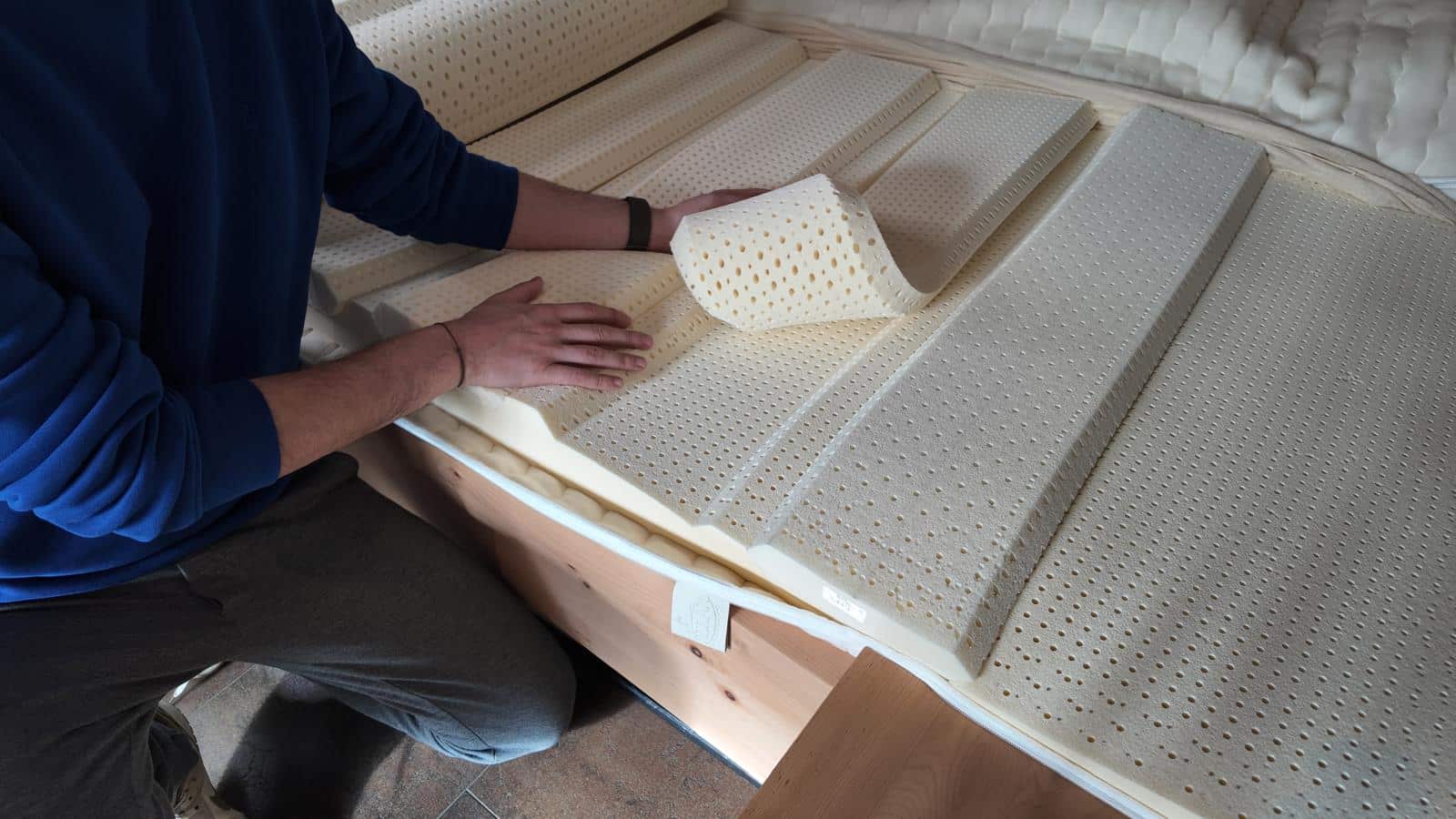 FLEX-Matratze aus 100 % Talalay® Naturlatex mit einzeln einlegbaren Zonen-Streifen